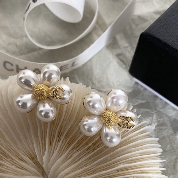 CHANEL White Pearl and Gold Flower Earrings - Picture 2 of 7